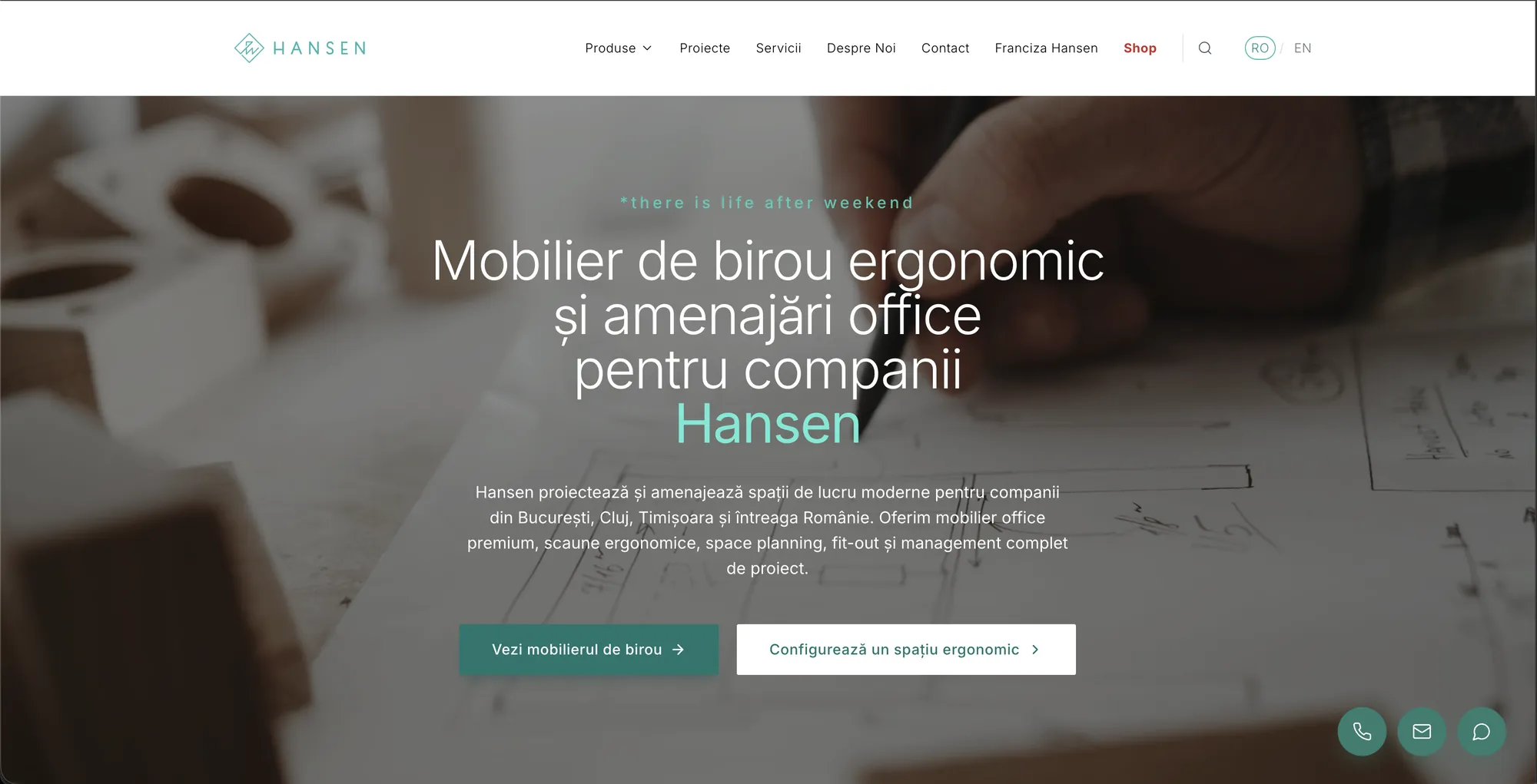 The Hansen office-furniture website with the chatbot buttons in the bottom-right corner, the chat bubble closed.